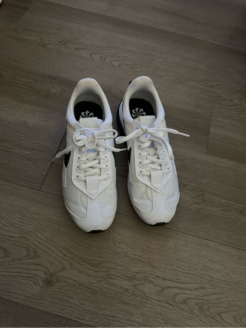 Nike White and Black Women's Athletic Sneakers